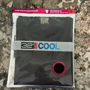 32 Degrees Women's Weatherproof Black Scoop Neck